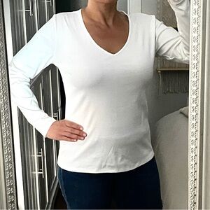 New Banana Republic Longsleeve V-Neck Tee in White